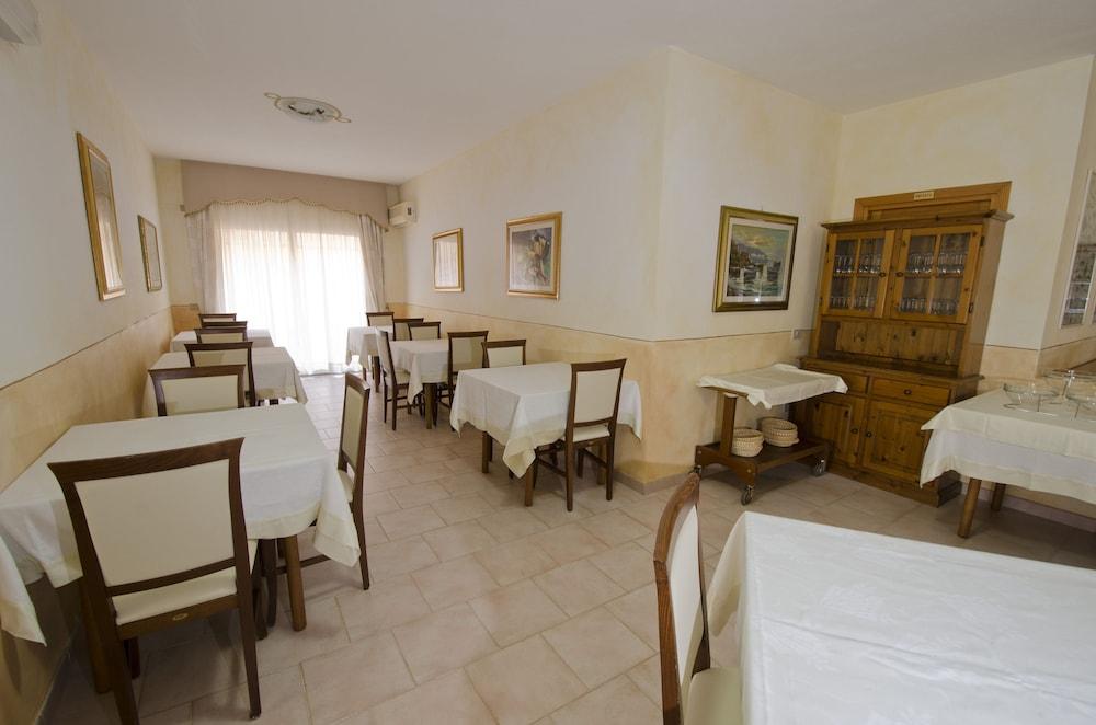 A.I.R. Hotel Gabbiano อิโซลา โรสซา ภายนอก รูปภาพ