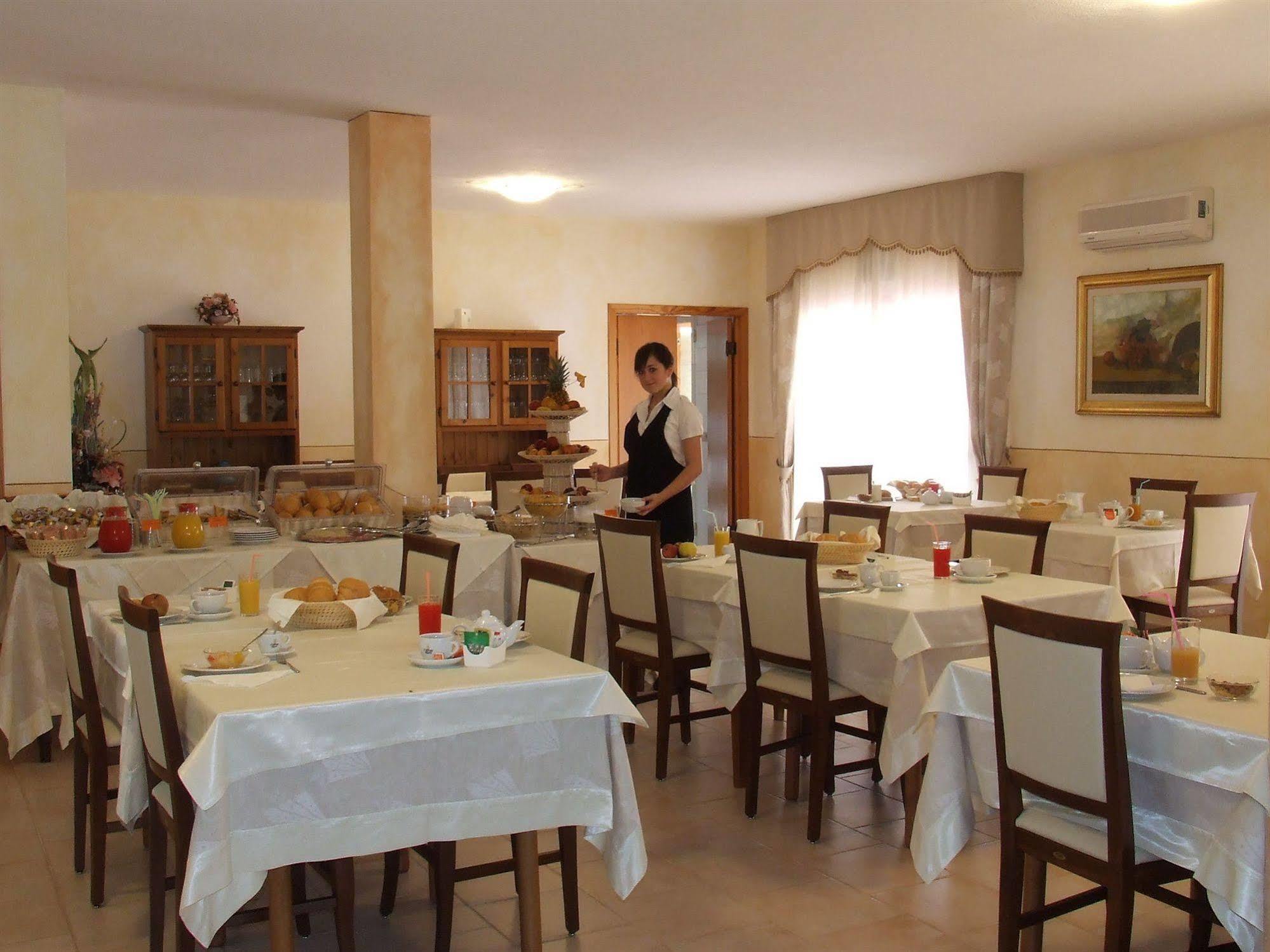A.I.R. Hotel Gabbiano อิโซลา โรสซา ภายนอก รูปภาพ
